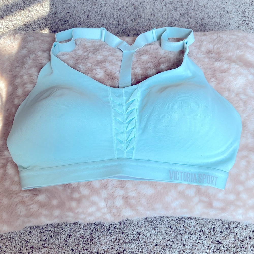 32D Victoria’s Secret Sport bra